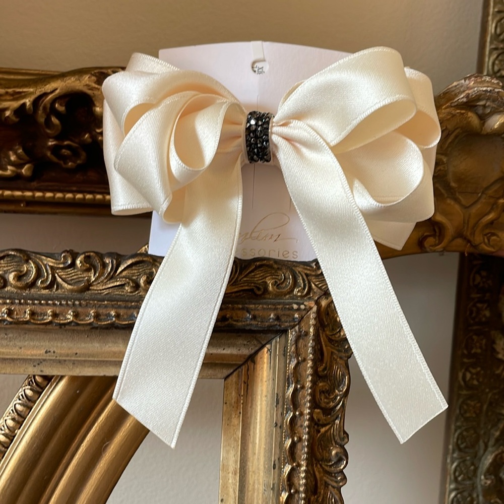 BNWT Super luxe Hair‎ Bow!